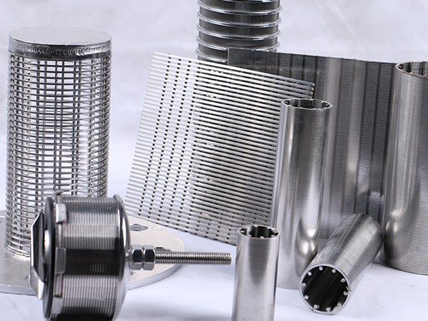 9 kinds of wedge wire screen products in different shapes are placed on the ground.